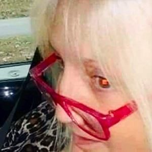 Meet your Posher, Debie